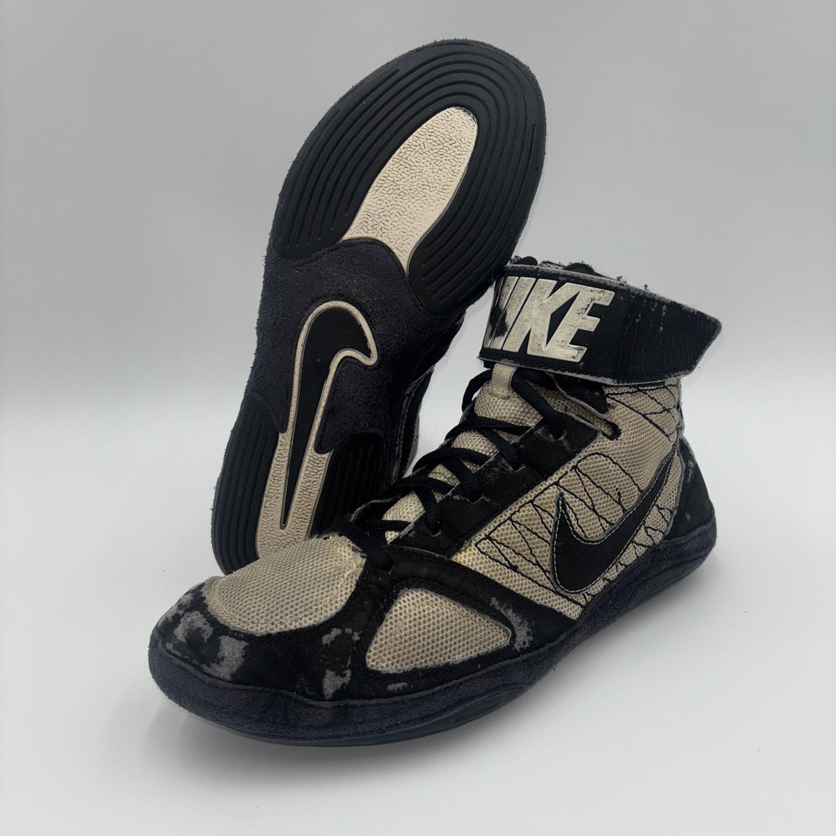 Nike Takedown Panda wrestling shoes, opposite side