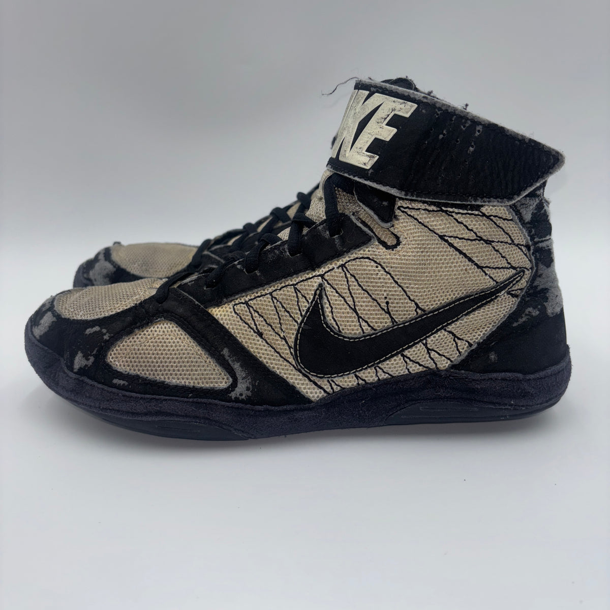 Nike Takedown Panda wrestling shoes, heel