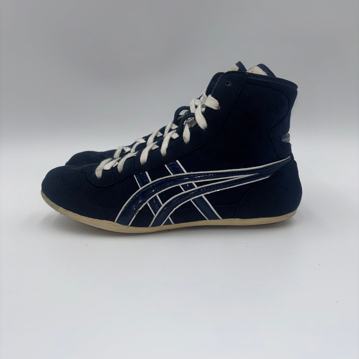 Asics Exeos OG wrestling shoes, toe wear detail